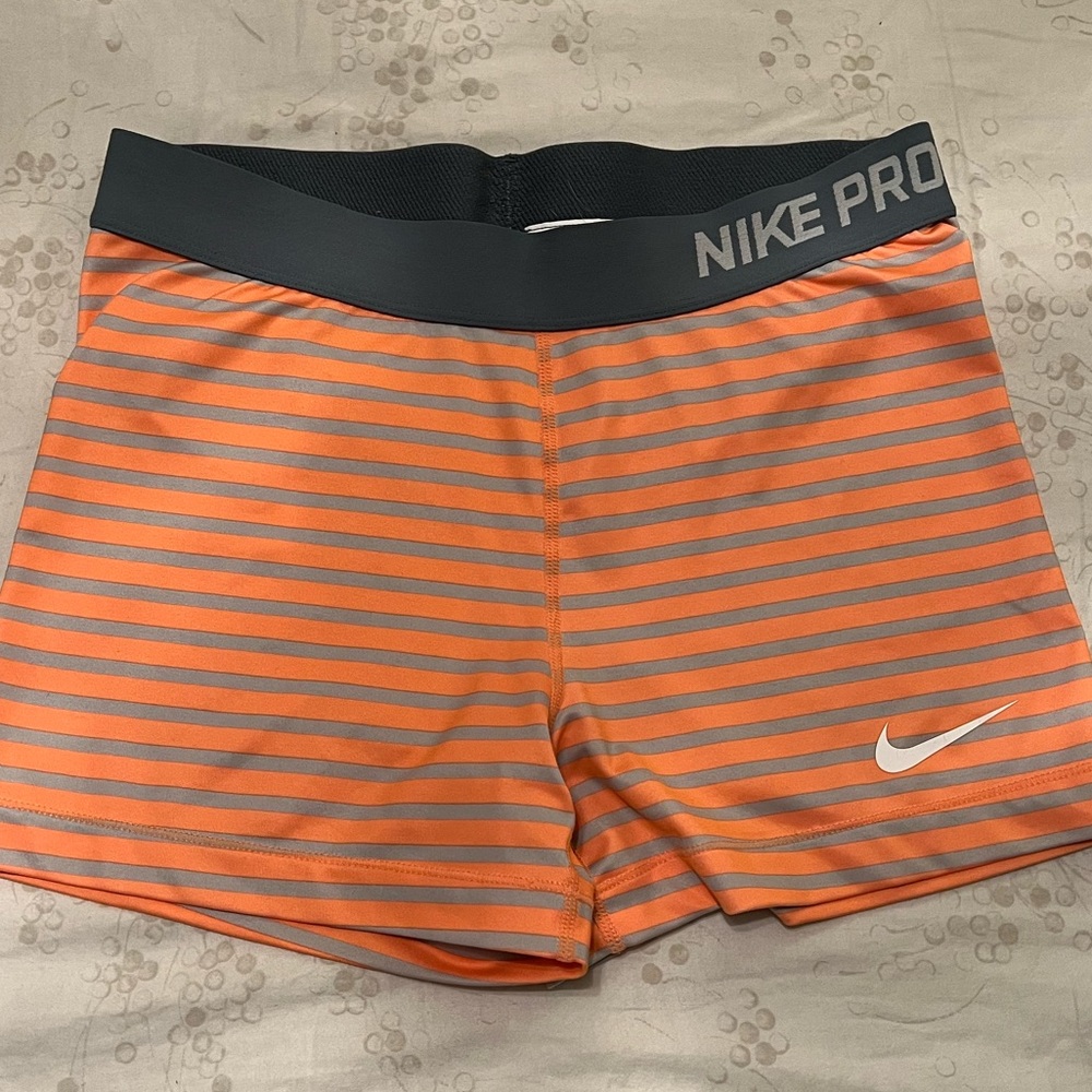 Nike PRO DRI-FIT Shorts - orange and grey stripes